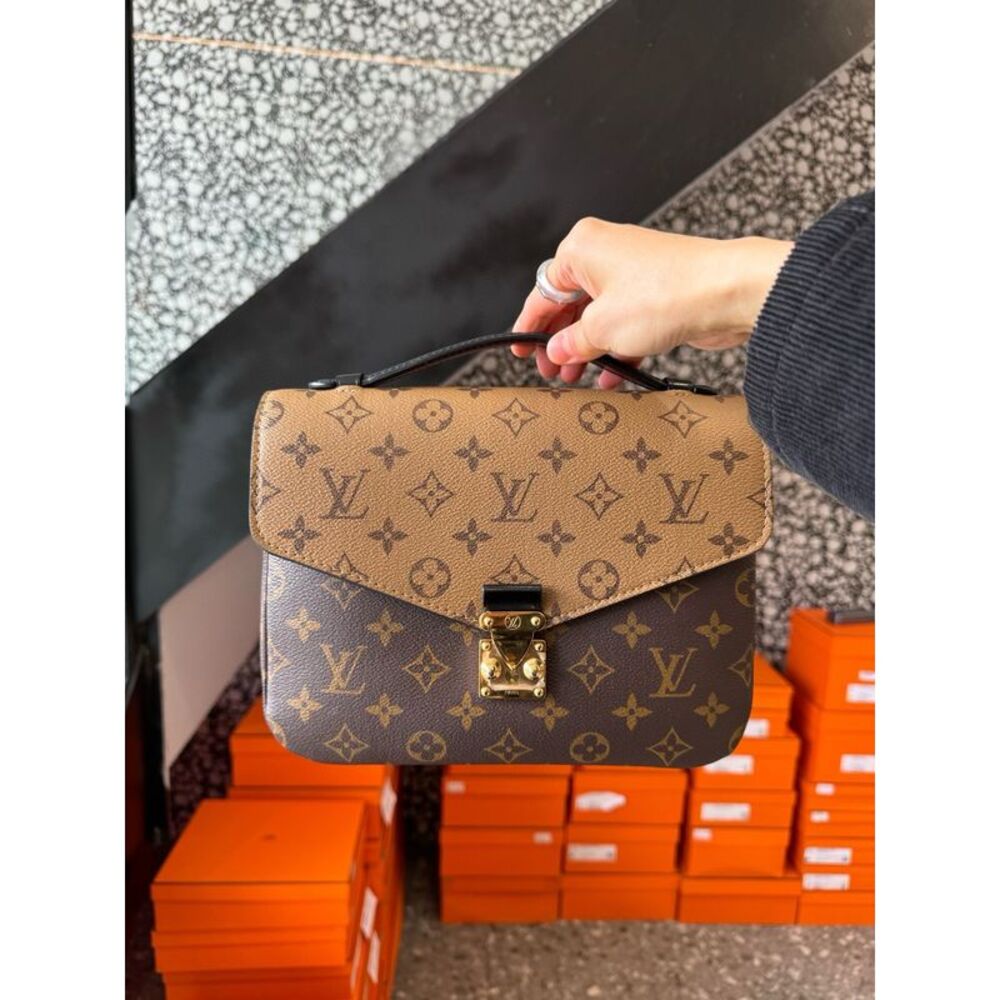 Louis Vuitton Women Pre-Loved Bag Very Good Condition